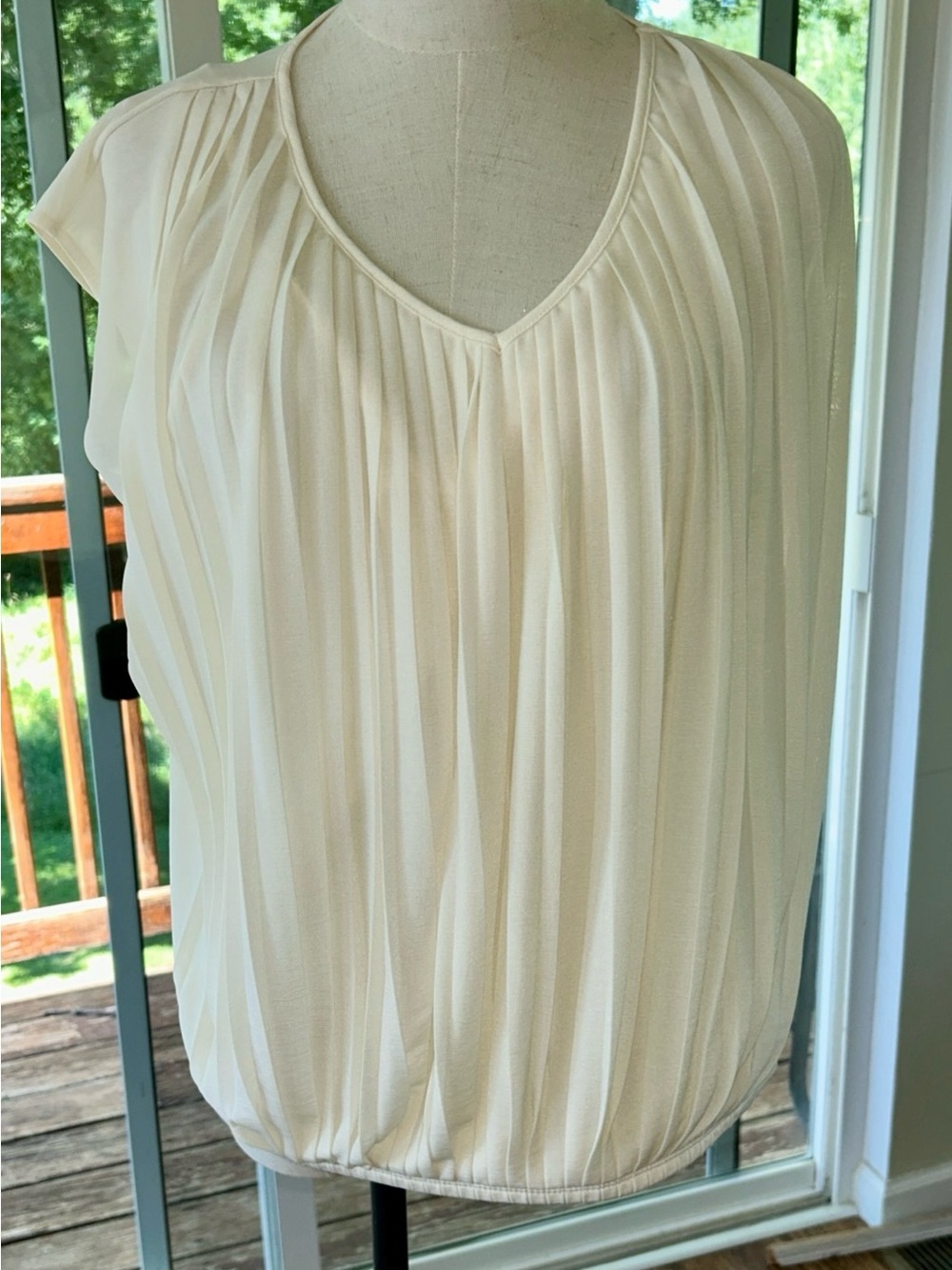 Coldwater Creek Cream Pleated V-Neck Blouse Size Small